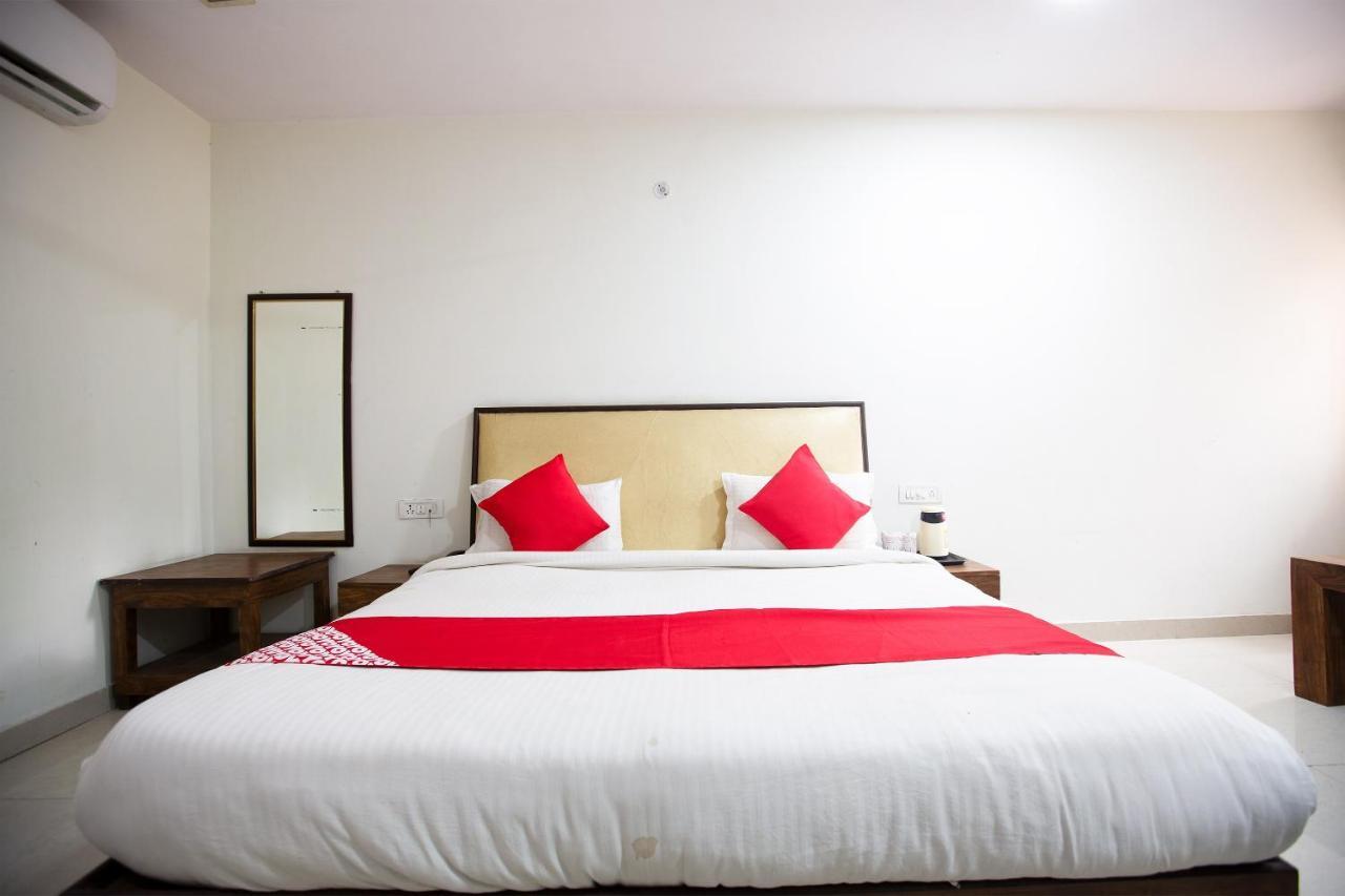 Oyo 44174 Hotel Mid Town Prime Harthala Exteriör bild